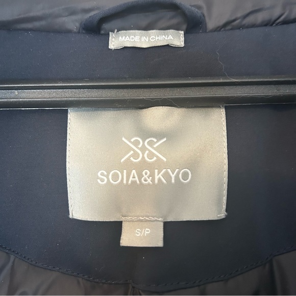 SOLD- Stunning new winter coat-never worn - Picture 10 of 12